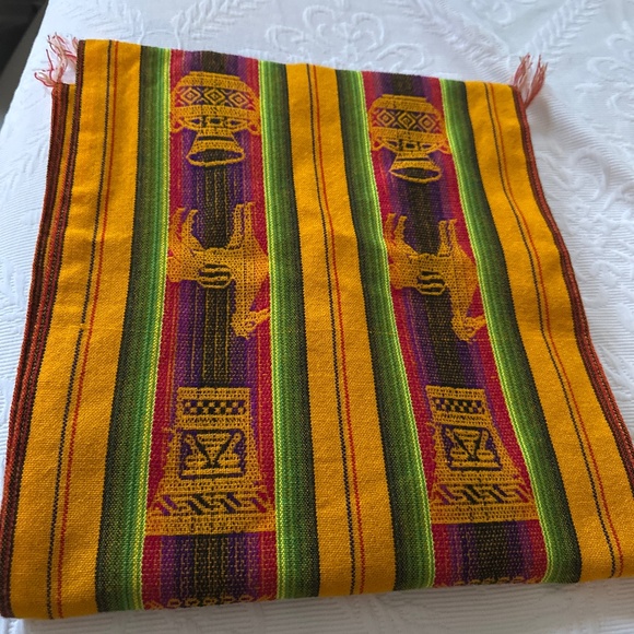 Table runner - Picture 1 of 2